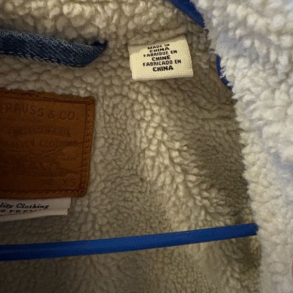 Levi's Cream Sherpa Lined Jacket - Picture 3 of 6